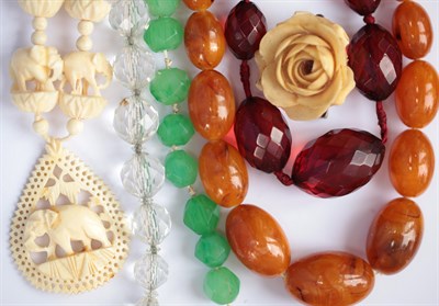 Lot 389 - A graduated string of amber beads