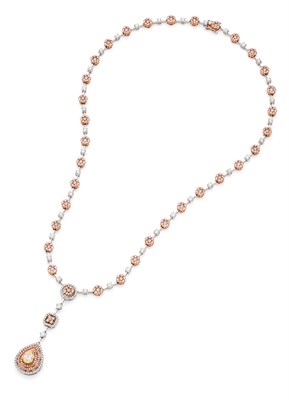 Lot 187 - A contemporary three-coloured diamond set necklace
