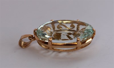 Lot 261 - An aquamarine pendant