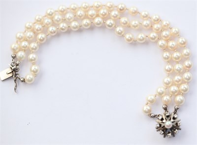 Lot 322 - A cultured pearl three-row bracelet