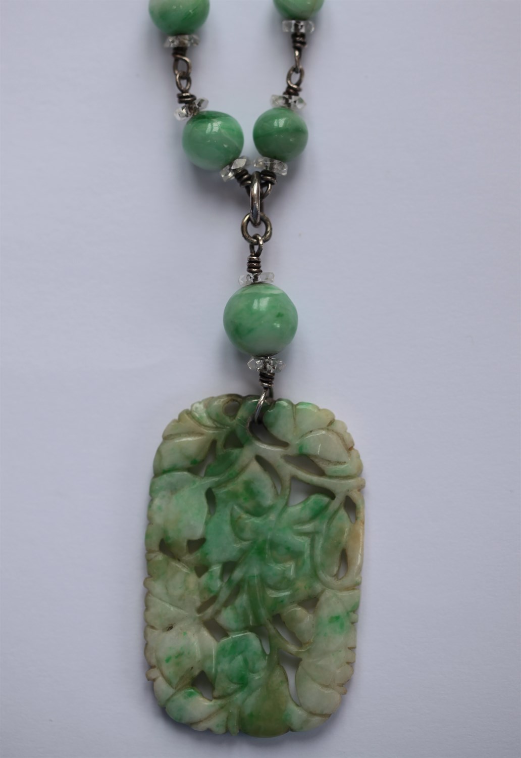 Lot 229 - A carved jadeite necklace