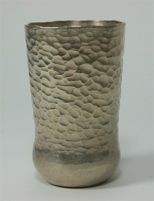 Lot 6 - SANG-HYEOB 'WILLIAM LEE' - A contemporary fine silver beaker