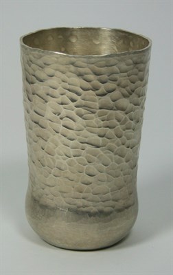 Lot 6 - SANG-HYEOB 'WILLIAM LEE' - A contemporary fine silver beaker
