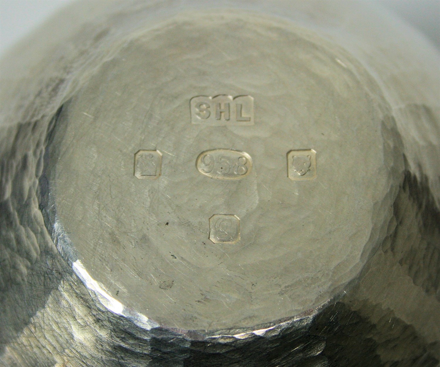 Lot 5 - SANG-HYEOB 'WILLIAM LEE' - A contemporary Britannia standard silver beaker