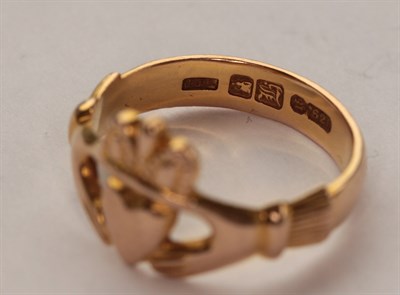 Lot 357 - A 15ct gold Irish Claddagh ring