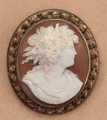 Lot 410 - A large shell cameo