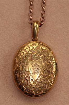 Lot 411 - A heavy 15ct gold locket