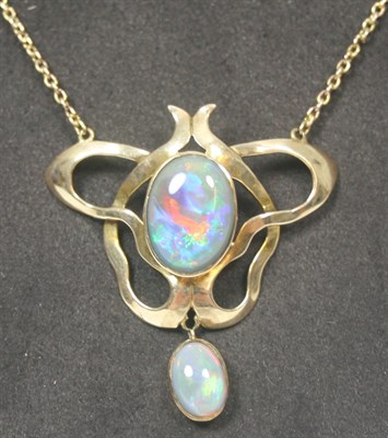 Lot 408 - An Art Nouveau opal pendant necklace