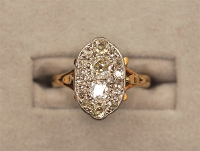 Lot 426 - A diamond set ring