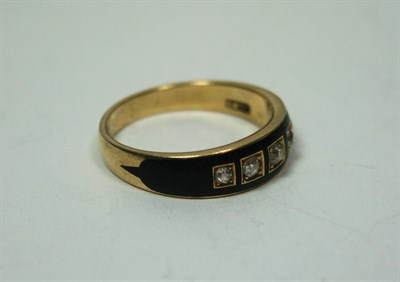 Lot 417 - A Victorian gold and diamond set mourning ring