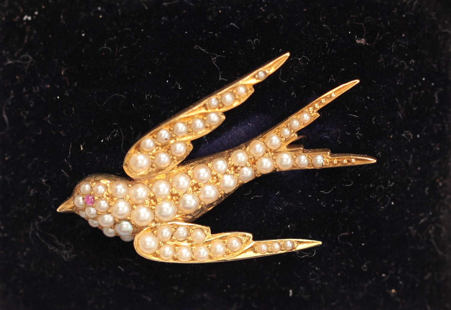 Lot 97 - A 15ct gold seed pearl set brooch