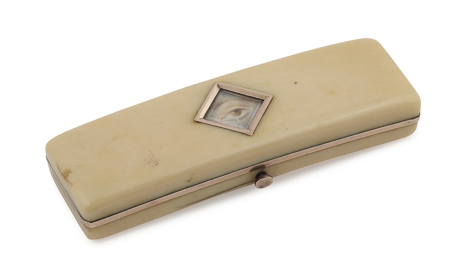 Lot 117 - A Georgian 'lover's eye' decorated mounted ivory toothpick box