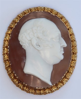 Lot 90 - An early 19th century oval shell cameo brooch