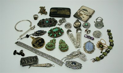 Lot 558 - A collection of costume and other jewellery to include