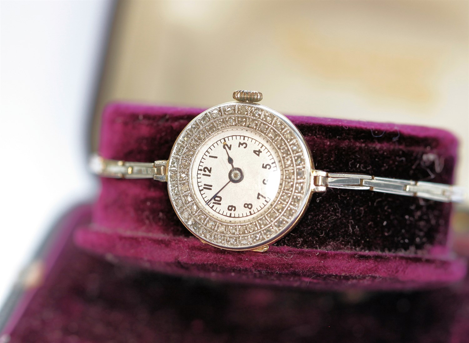 Lot 135 - An early 20th century 18ct gold diamond set cocktail watch