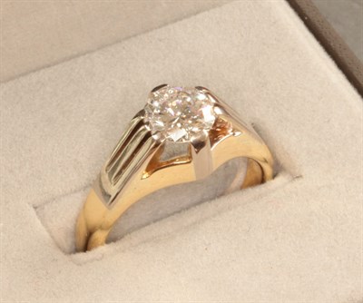 Lot 166 - A solitaire diamond ring