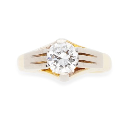 Lot 166 - A solitaire diamond ring