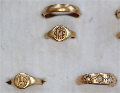 Lot 381 - A group of gold rings