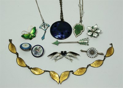 Lot 402 - A collection of enamel jewellery