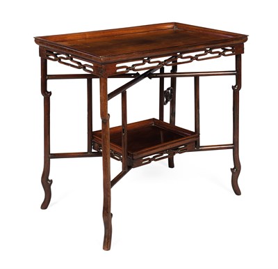 Lot 37 - A REMOVABLE LEG SIDE TABLE
