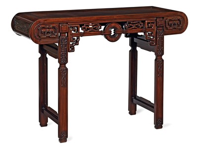 Lot 18 - A HUANGHUALI LUTE TABLE
