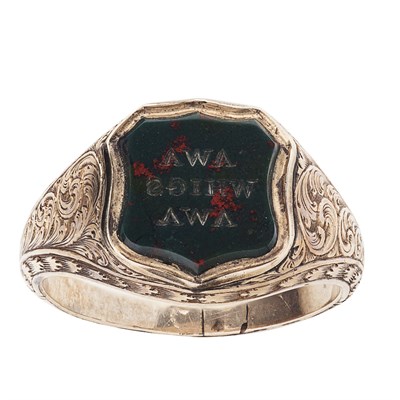 Lot 2 - A late 18th century gentleman's Jacobite gold and bloodstone supporter's ring