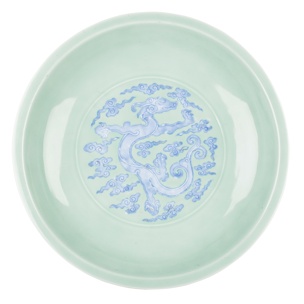 304 - EXCEPTIONALLY RARE CELADON AND BLUE GLAZED DRAGON CHARGER