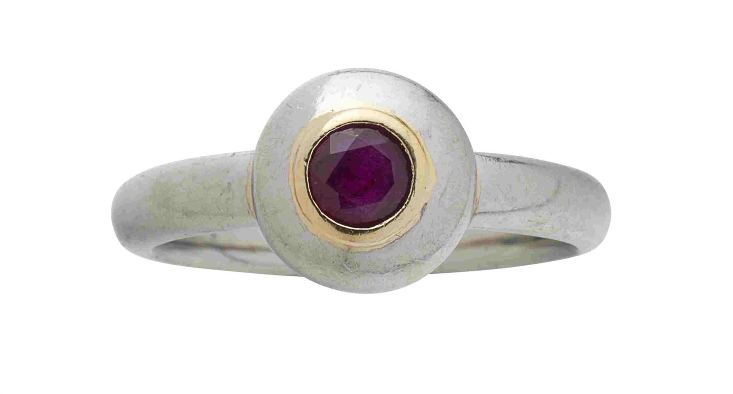 Lot 65 - GRAHAM STEWART - A bespoke platinum and ruby set ring