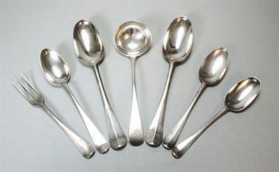 Lot 277 - A collection of flatware
