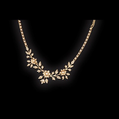 Lot 171 - An early 20th century seed pearl set necklace