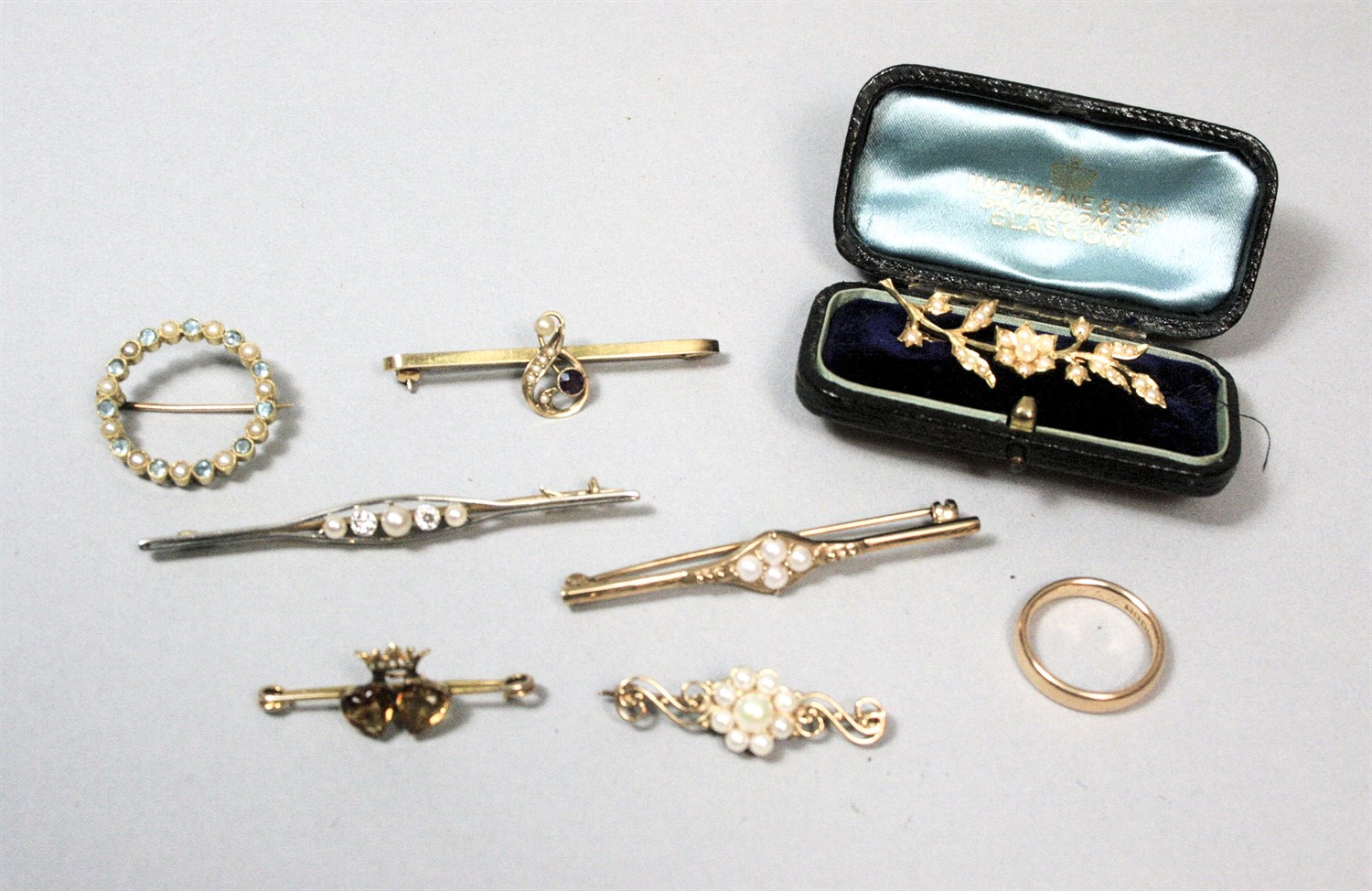 Lot 145 - A collection of jewellery
