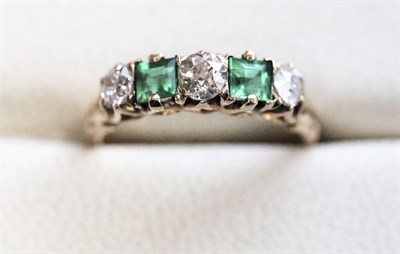 Lot 35 - An emerald and diamond ring