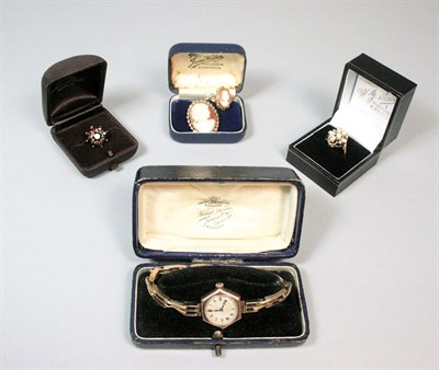 Lot 129 - A collection of jewellery