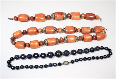 Lot 54 - An amber and white metal necklace and bracelet