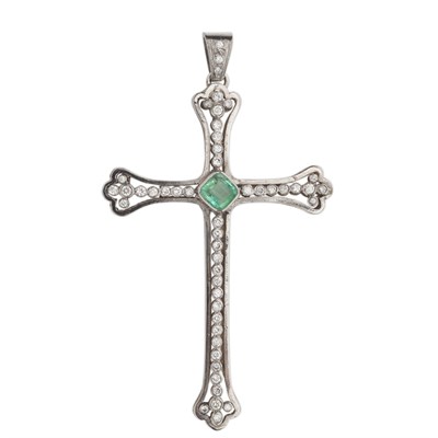 Lot 44 - An early 20th century emerald and diamond set cross form pendant