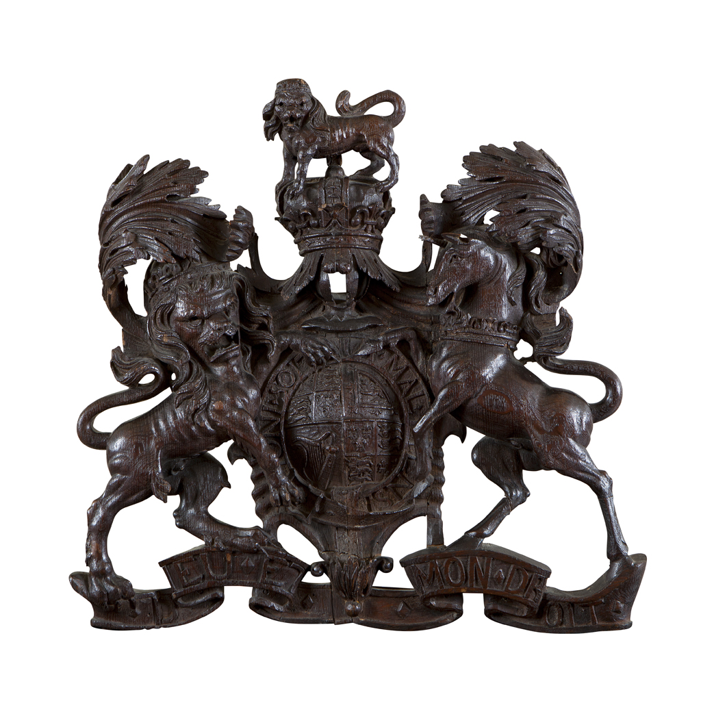 Lot 12 - A CHARLES I CARVED OAK ARMORIAL CREST