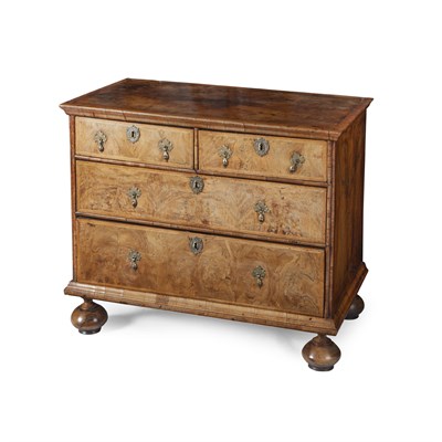 Lot 110 - A WILLIAM AND MARY BURR WALNUT AND FEATHERBANDED CHEST OF DRAWERS