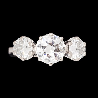 Lot 134 - An 18ct white gold mounted diamond set three stone ring
