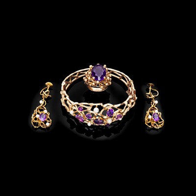 Lot 55 - A 1970's 18ct gold amethyst and cultured pearl set suite