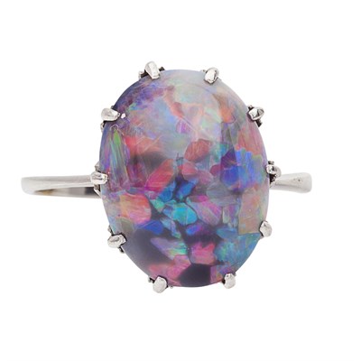 Lot 114 - An early 20th century black opal set ring
