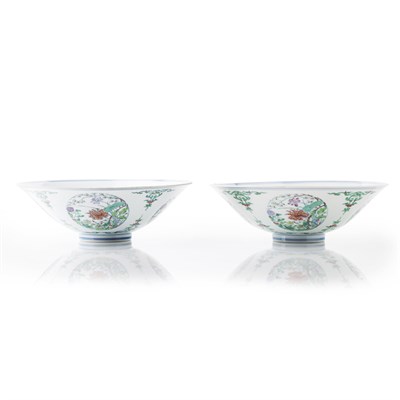 Lot 419 - PAIR OF DOUCAI 'BUTTERFLIES AND FLOWERS' MEDALLION BOWLS