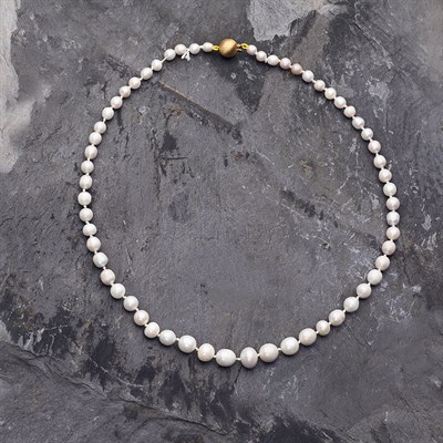 Lot 22 - CAIRNCROSS - A Scottish freshwater pearl necklace