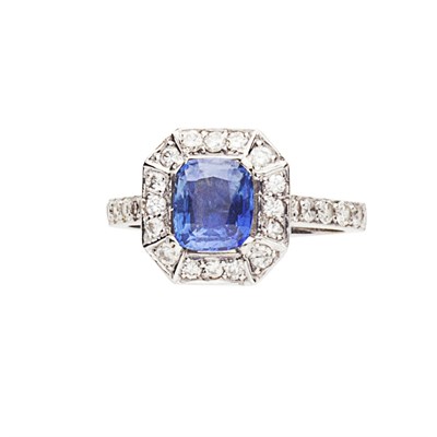 Lot 42 - An Art Deco style sapphire and diamond set cluster ring