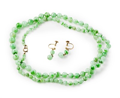 Lot 189 - A collection of jade jewellery