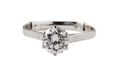 Lot 96 - A single stone diamond ring