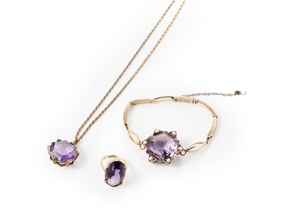 Lot 169 - A collection of amethyst set jewellery