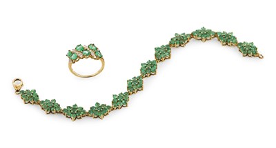 Lot 103 - An emerald set bracelet