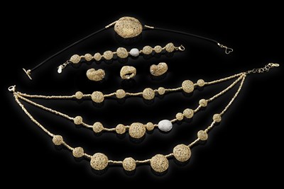 Lot 101 - ORLANDINI - An 18ct gold and diamond set suite from the Ariana collection