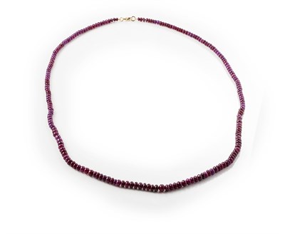 Lot 123 - A ruby beaded necklace