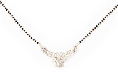 Lot 86 - A diamond set necklace